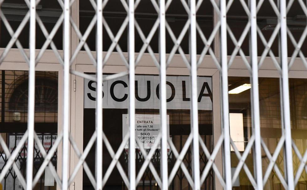 La prima chiusura delle scuole