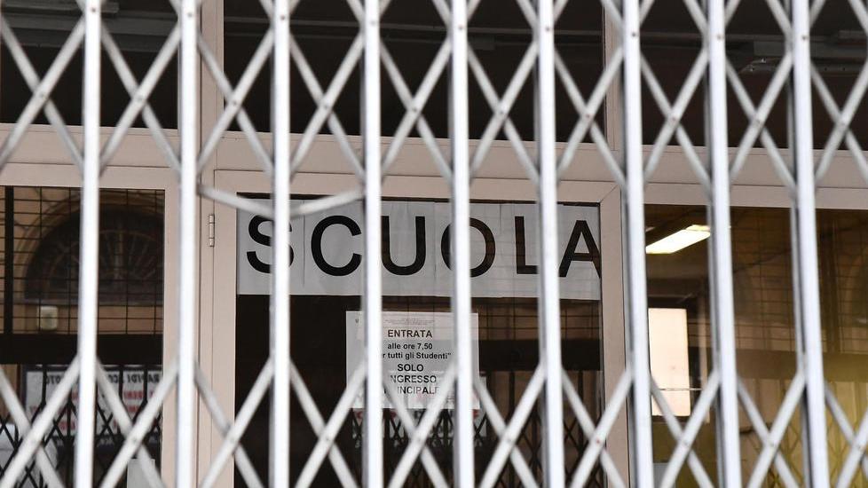 La prima chiusura delle scuole