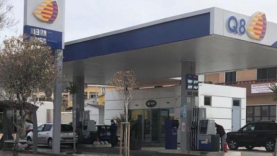 Riapre il distributore di carburante