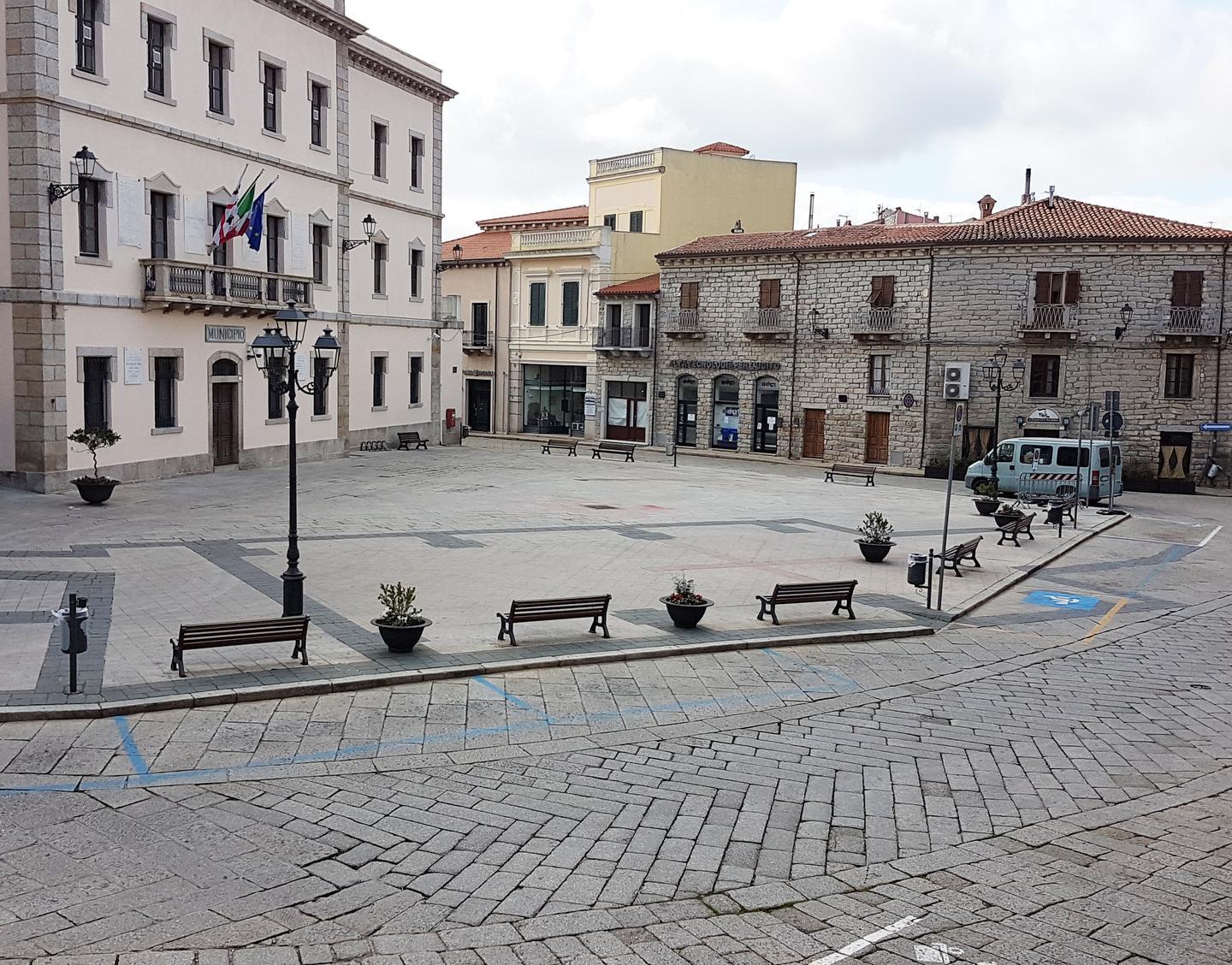 La giunta: tasse rinviate e niente sosta a pagamento 