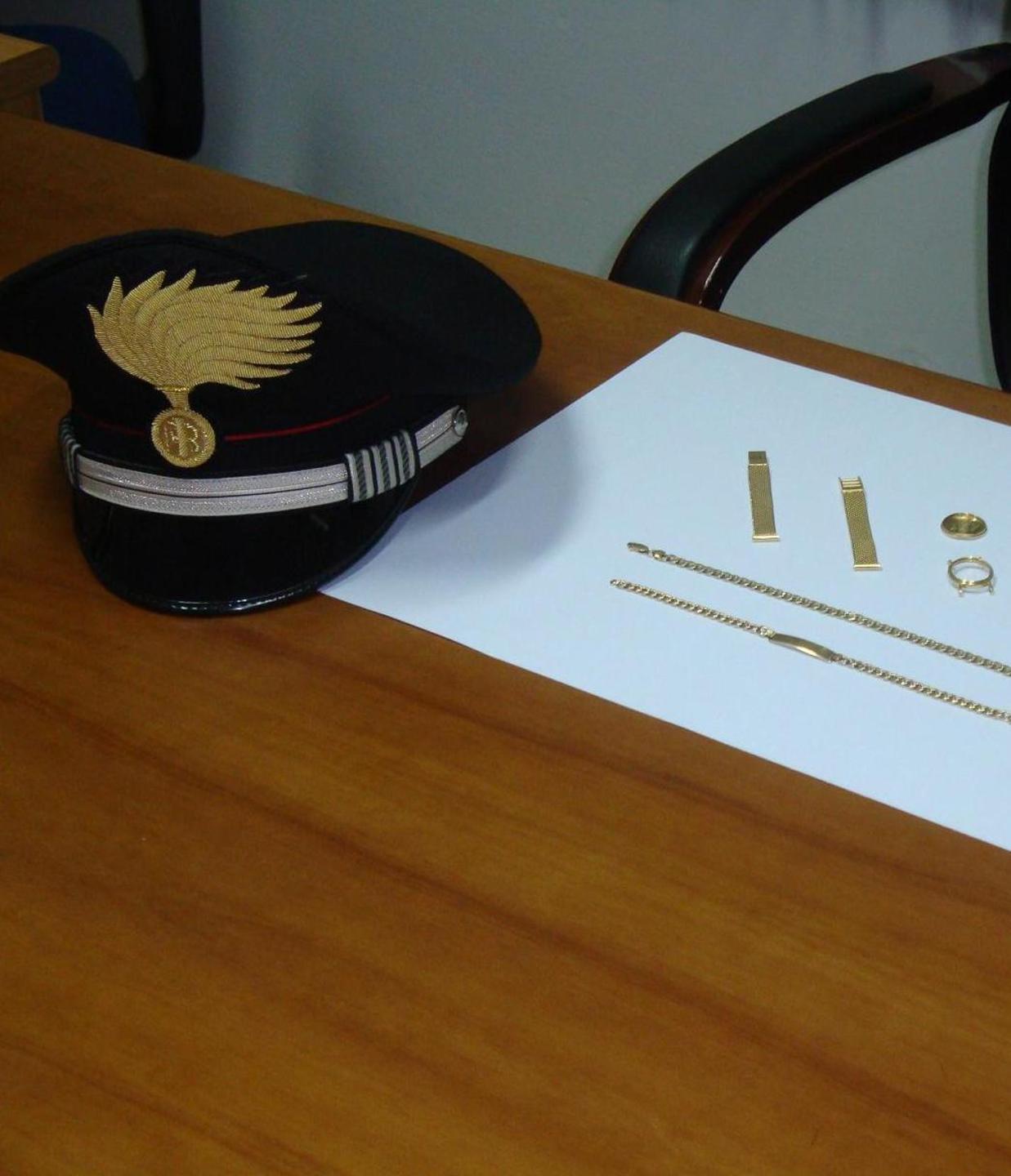 Traditi dal cellulare dopo il furto 