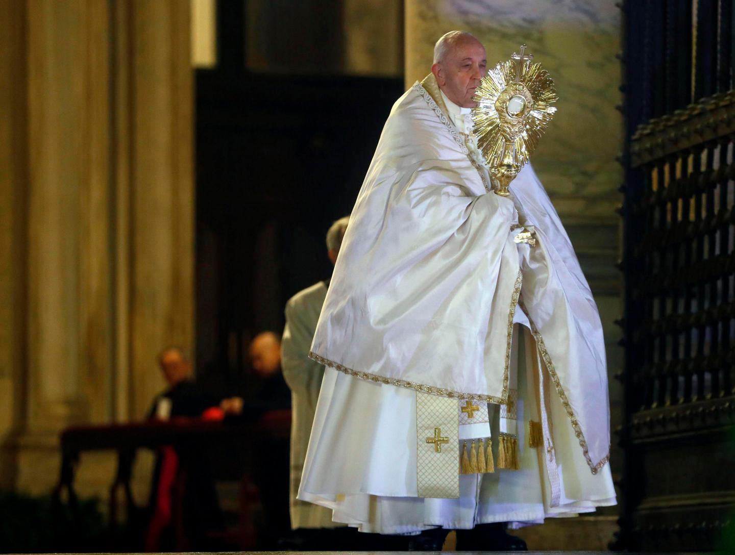 Il Papa invoca il Signore «Siamo nella tempesta» 