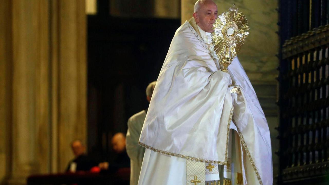 Il Papa invoca il Signore «Siamo nella tempesta»