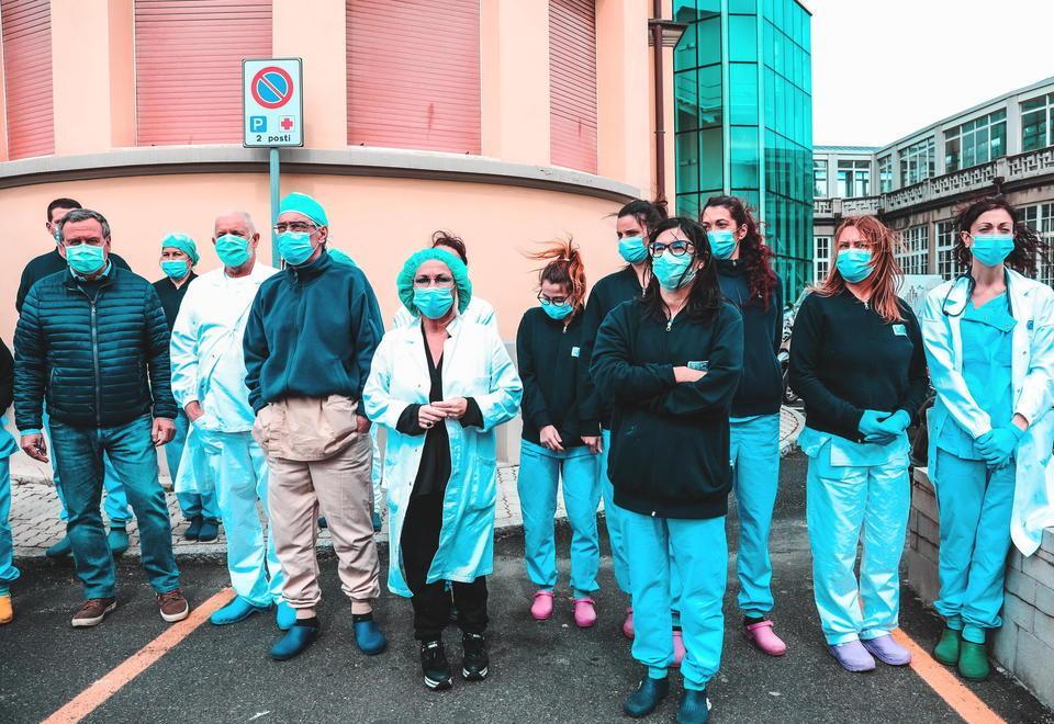 Coronavirus, medici di base e pediatri curano a casa i contagiati: dalla Regione la lista sui farmaci da prescrivere 