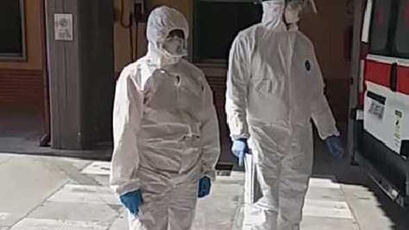 Coronavirus, volontari in trincea: «Non possiamo neppure sorridere a chi soccorriamo»