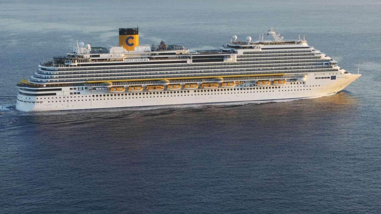 La Costa Diadema attraccherà a Piombino. 1250 persone a bordo e un sospetto malato di Covid-19