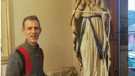 Dalla pizza ai presepi e ora anche restauratore: «Così rinasce la Madonna della Speranza»