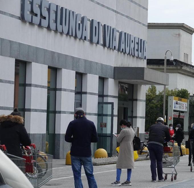 Oggi sciopero dei lavoratori dei supermercati aperti 