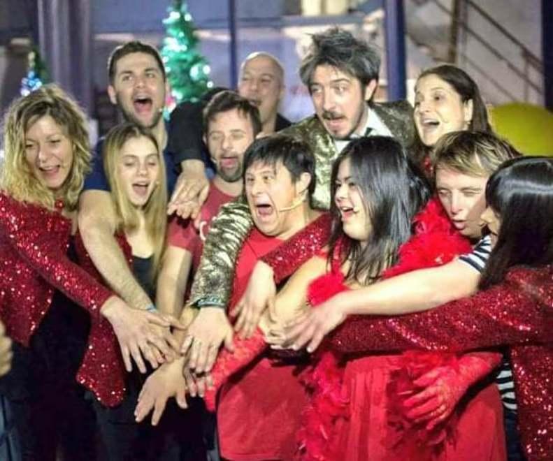 Fedez vince la gara Vip e dona il premio ai Mayor von Frinzius. Giannini: «Grazie» 