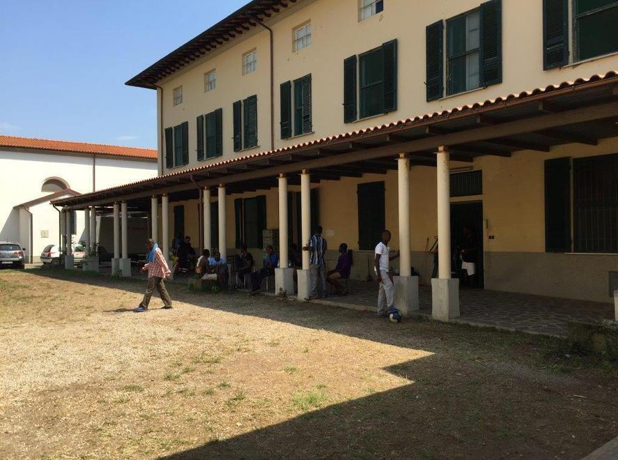 Centri di accoglienza, si esce solo per lavoro o per motivi di salute