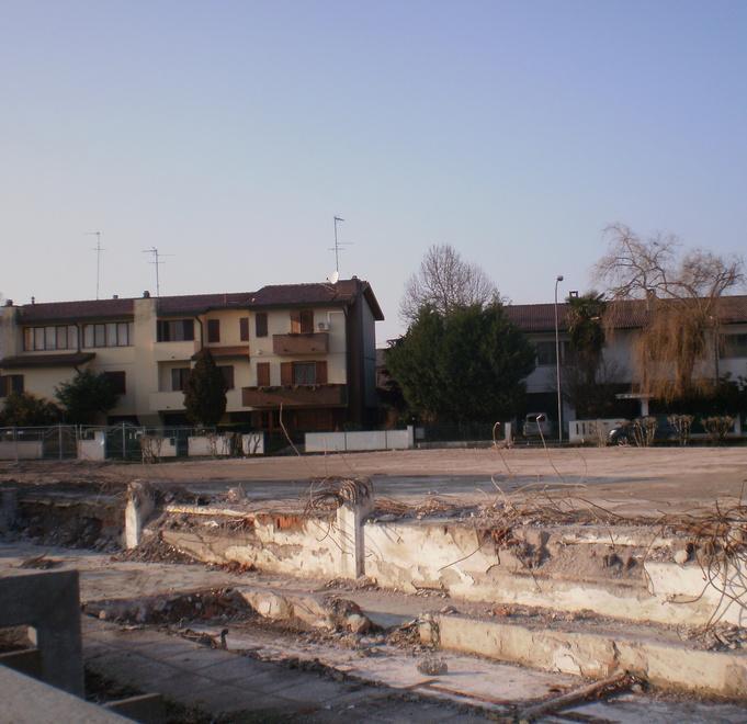 La zona dell’ex palestra diventerà area parcheggio