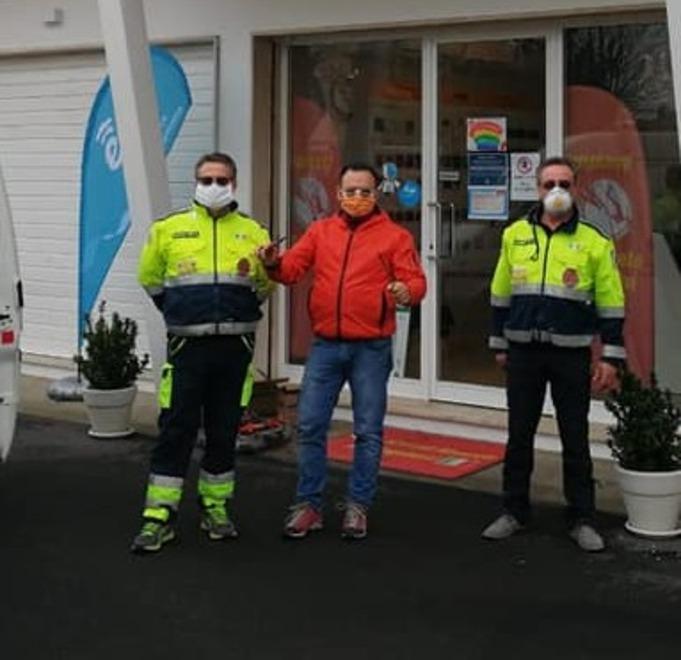 Consegna di cibo e medicine con la Protezione civile