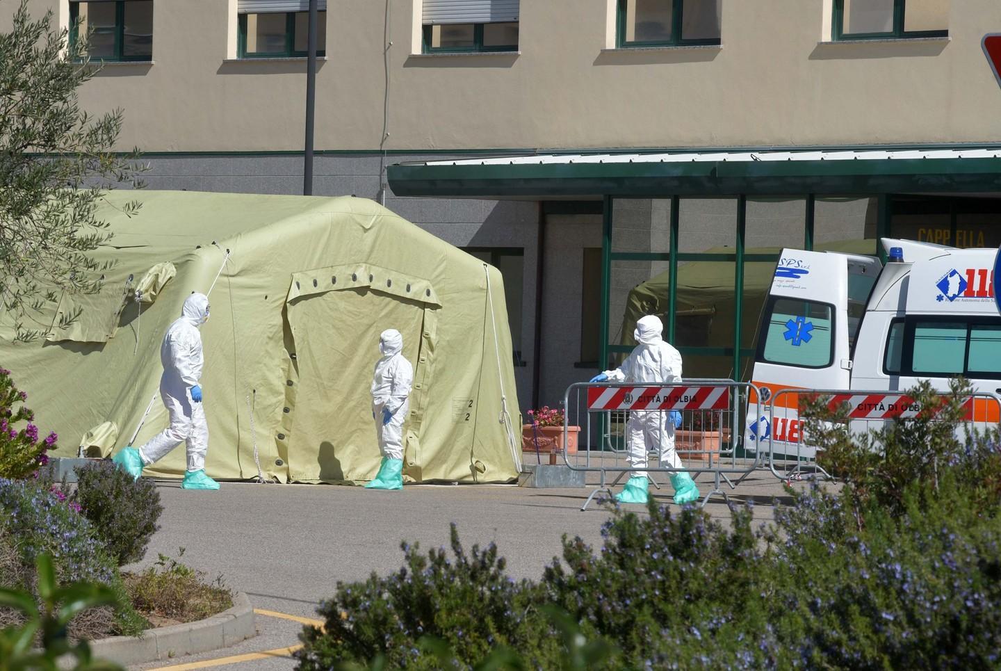 Riaprono alcuni reparti via parziale ai ricoveri 