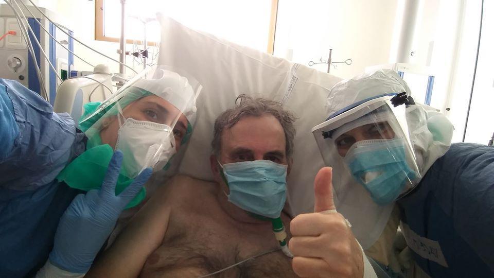 L’avvocato/scrittore grossetano Massimo Ciani, nel suo letto d’ospedale in Malattie infettive