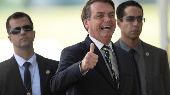Twitter cancella due post di Bolsonaro