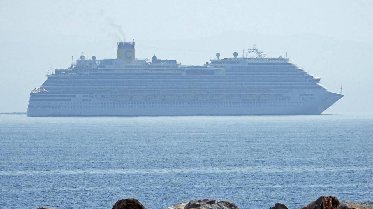 Coronavirus, in porto a Piombino la Costa Diadema. Fine dell'odissea per le 1250 persone a bordo