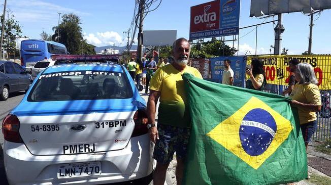 Brasile vieta campagna anti-isolamento