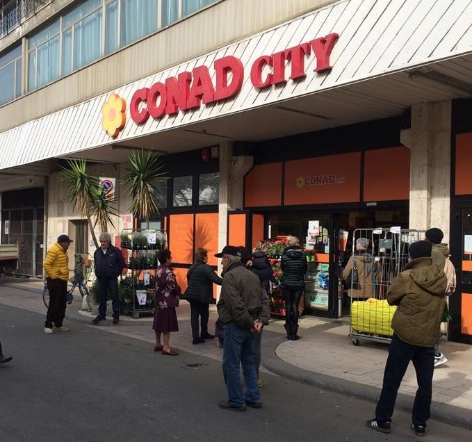 Coronavirus, il Conad di via 2 Giugno chiude al pubblico: restano consegne a domicilio e alla porta 