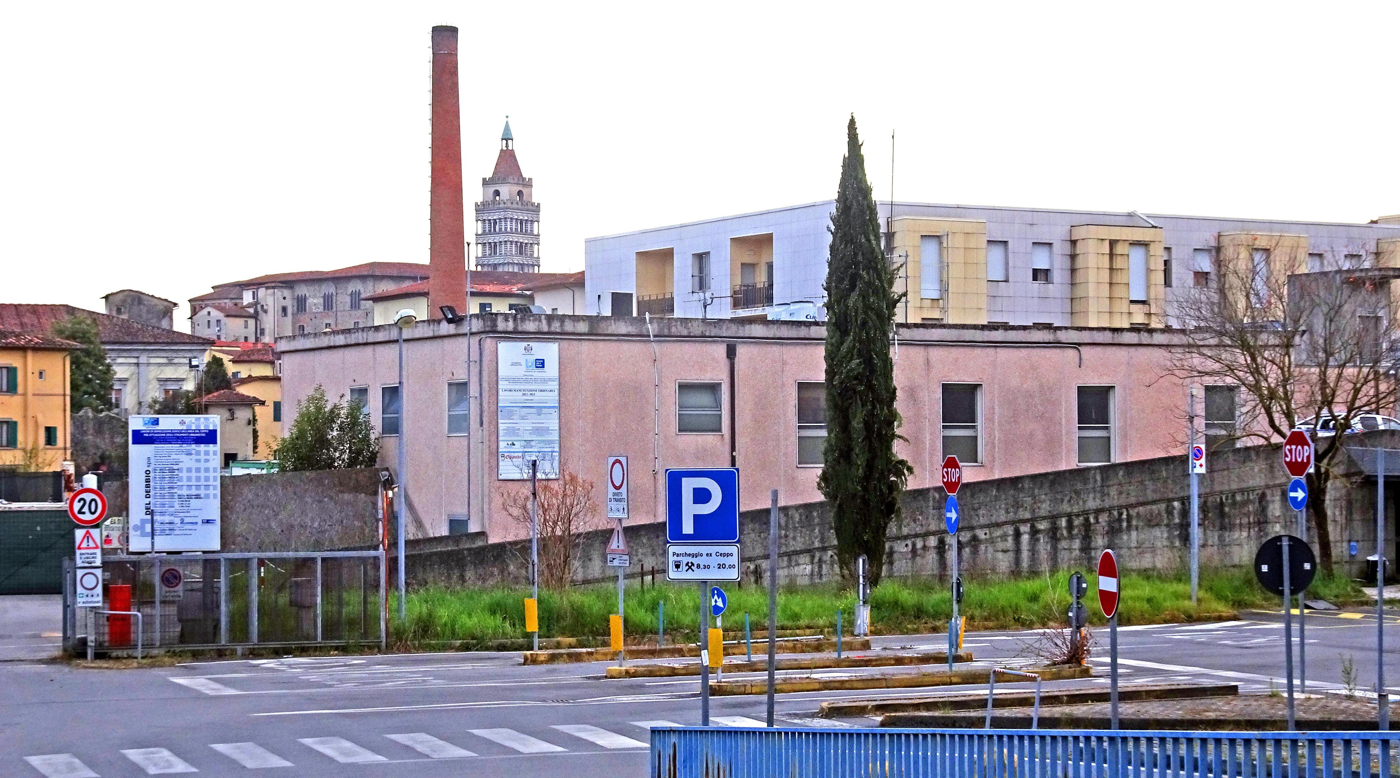 Un’immagine dell’edificio che ospita la centrale del 118 e la Cross, nella parte nuova dell’ex ospedale del Ceppo (foto Gori)