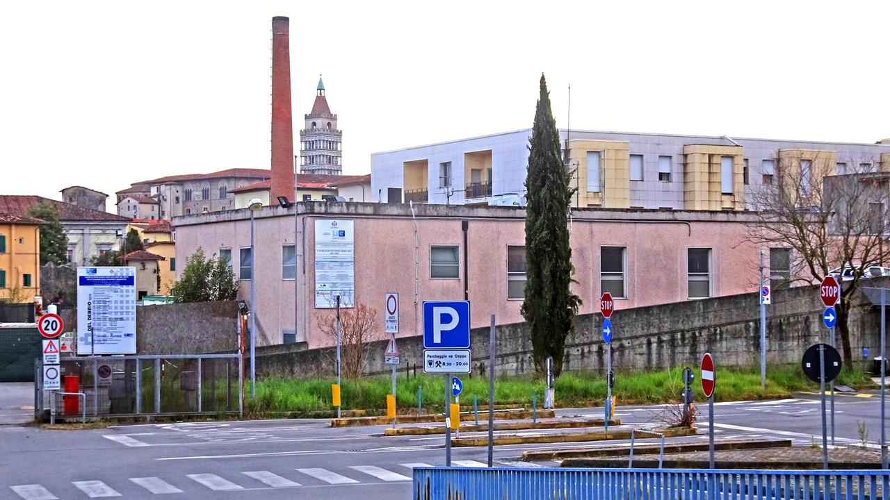 Un’immagine dell’edificio che ospita la centrale del 118 e la Cross, nella parte nuova dell’ex ospedale del Ceppo (foto Gori)