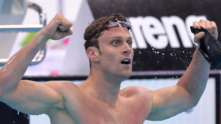 Dotto, sempre in acqua ma con la testa altrove «C’è gente che soffre e noi ci lamentiamo...»