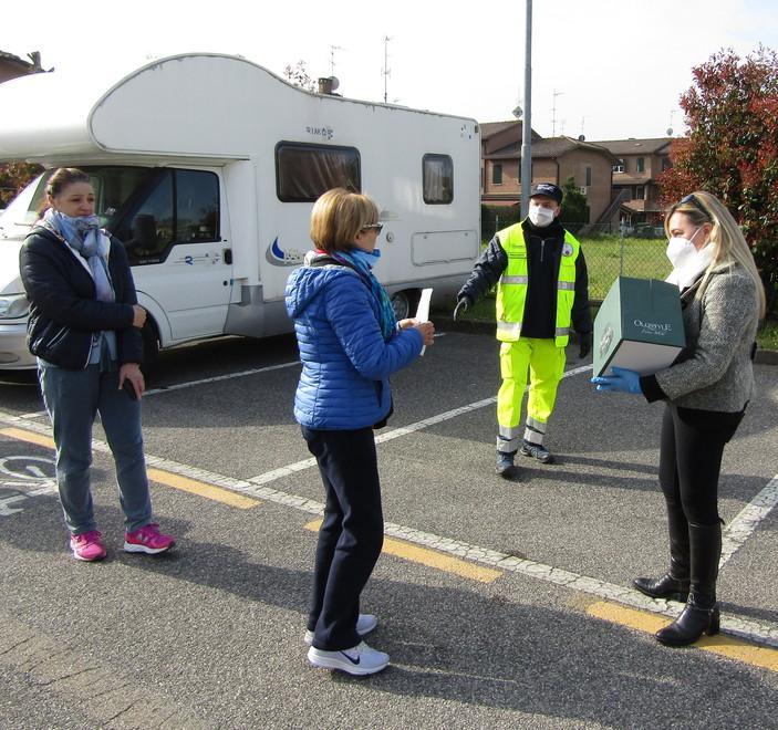 Solidarietà con gli aiuti in campo Cinquecento kit di dispositivi dati gratuitamente alle famiglie