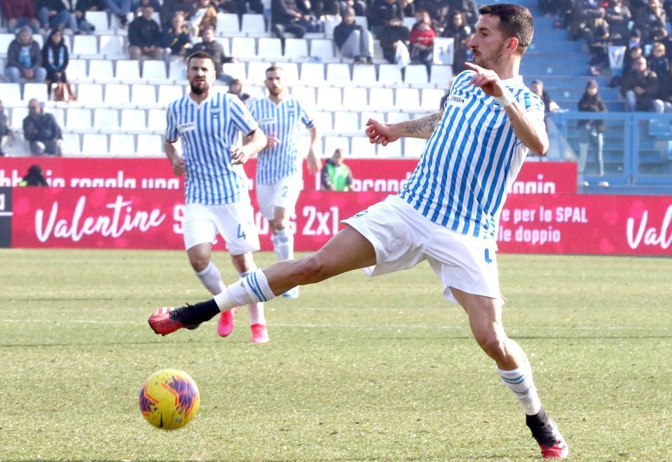 “Casa Valdifiori”, una serie social di successo Il centrocampista della Spal e la vita in casa 