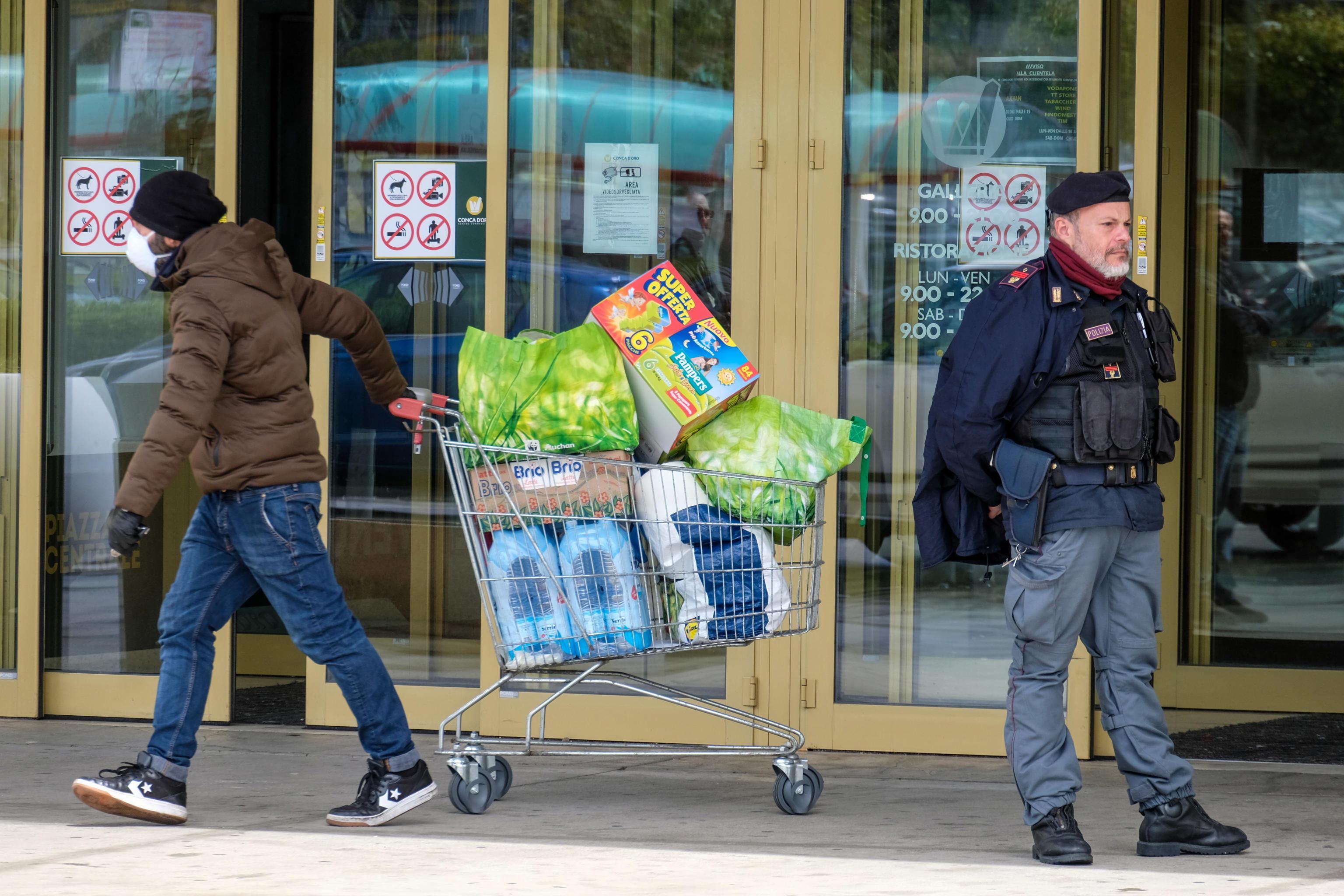 Misure anti-crisi: pacchi alimentari o buoni spesa per far mangiare 100mila toscani. Le informazioni per richiederli