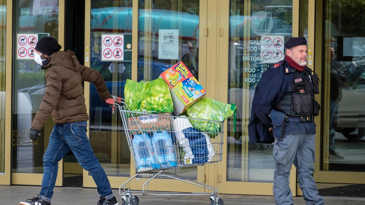 Misure anti-crisi: pacchi alimentari o buoni spesa per far mangiare 100mila toscani. Le informazioni per richiederli