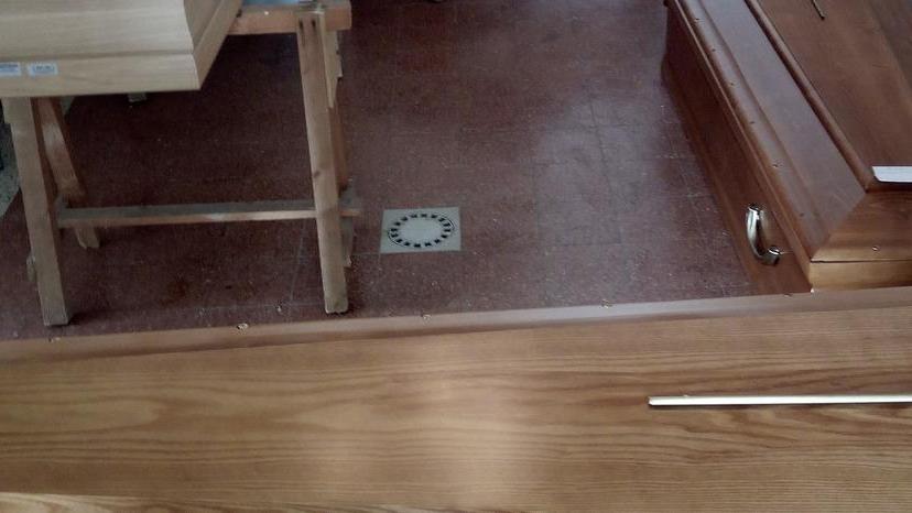 Le bare nell’Rsa "abbandonate" da tre giorni nello stanzino della casa di riposo
