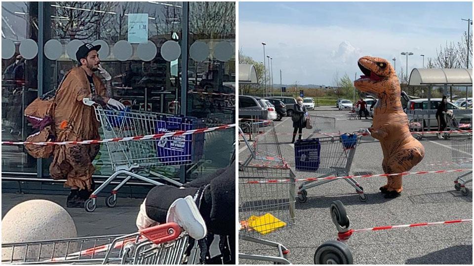 “Dinosauro” in fila alla Coop: «Porto un po’ di allegria» - Video