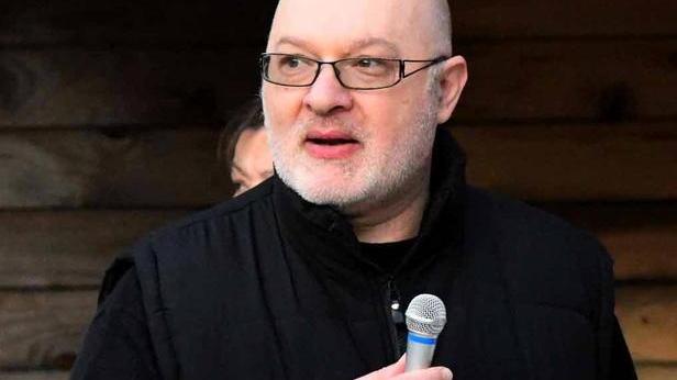Le mascherine «con le tende della canonica»