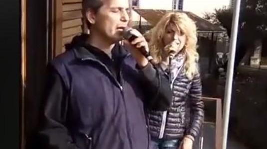 Musica e canti dal balcone, ma un vicino chiama i vigili