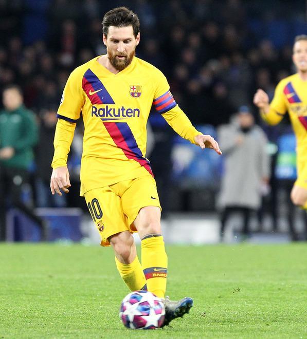 Dopo Ronaldo, Messi l’esempio delle star per il calcio in affanno: stipendio giù del 70% 