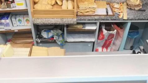 Paola, la neo bottegaia dal cuore d’oro: nel suo negozio ha inizio la “spesa sospesa”