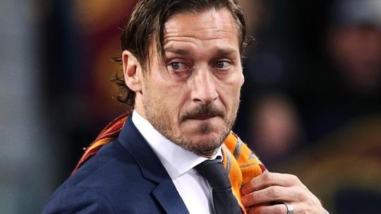 Toni a Totti: torni alla Roma? «Come giocatore? Certo»