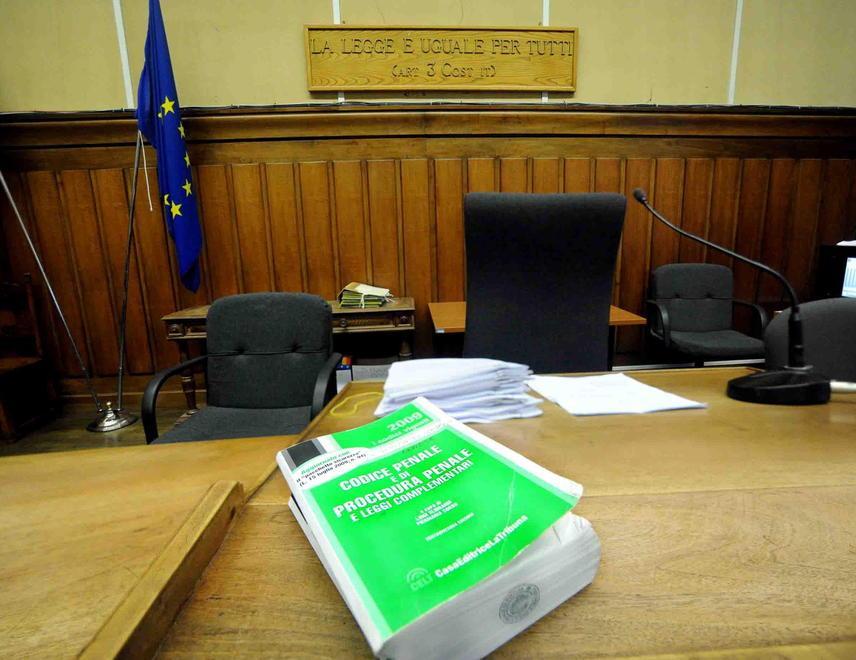 Minaccia di morte la madre per avere i soldi: in carcere 