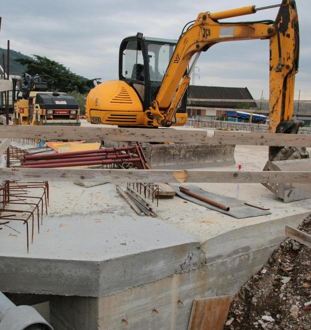 Varia non ferma i lavori per la rotatoria al Ponte di Sasso 