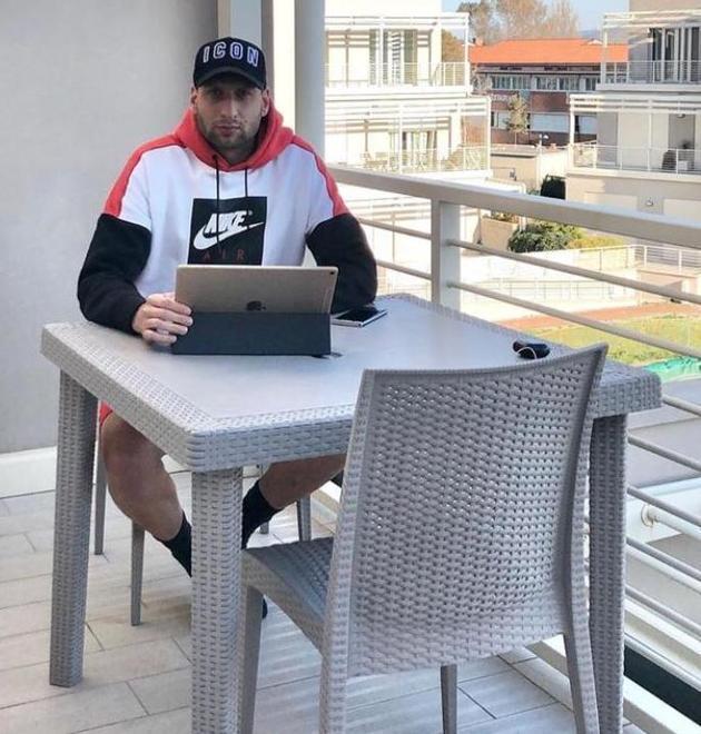 Terrazza e pc a Tirrenia: e Zima non esce...