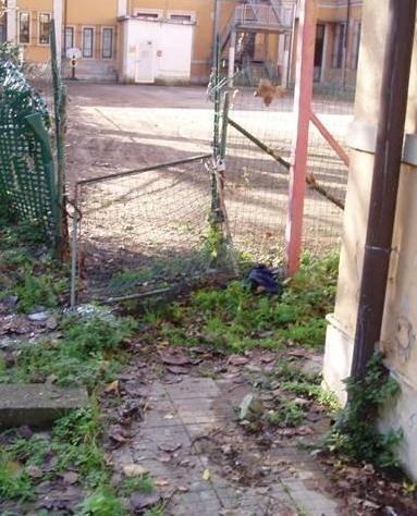 Ladri-vandali alla Battisti rubati soldi e computer 