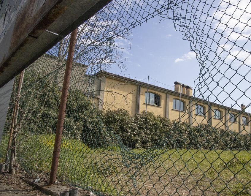 Modena All’ex Corradini sono già ritornati gli spacciatori e gli abusivi notturni 