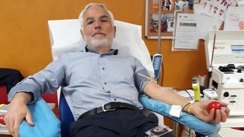 Luciano Verdiani al Centro trasfusionale in occasione della sua ultima donazione (la novantaduesima)