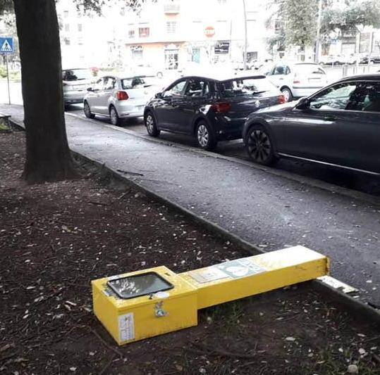 Rubato il defibrillatore di piazza Toniolo, è già la seconda volta in pochi mesi 