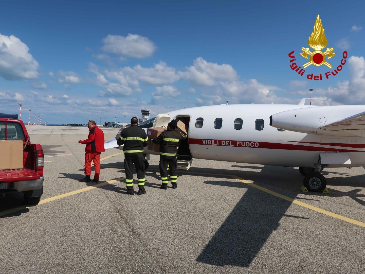 Coronavirus, trasporto urgente di kit diagnostici da Bari a Cagliari
