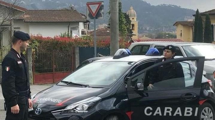 Beccati per strada durante lo scambio di hashish: un arresto