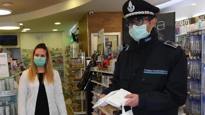 Raccolte 120 mascherine Tripla donazione al carcere