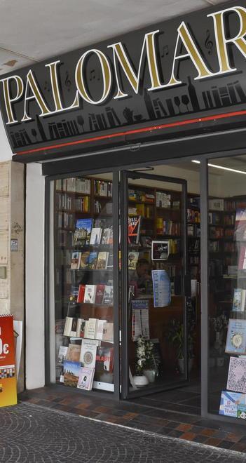 Libri, cibo e piante Consegne a domicilio in tutta la città 