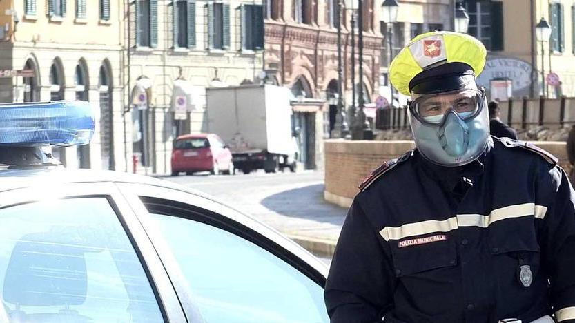 Aggredita dopo il rifiuto a donarle delle monetine
