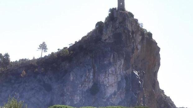 Tenta di gettarsi dalla torretta, salvato dalla polizia