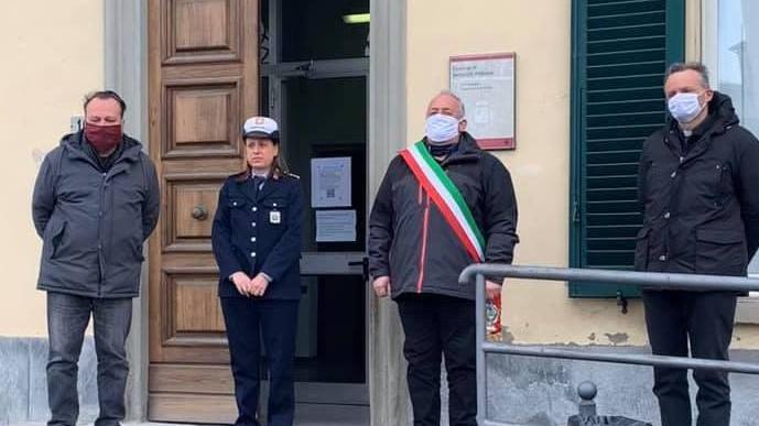 Tutti i sindaci in silenzio per ricordare i morti e lo sforzo eroico dei lavoratori della sanità